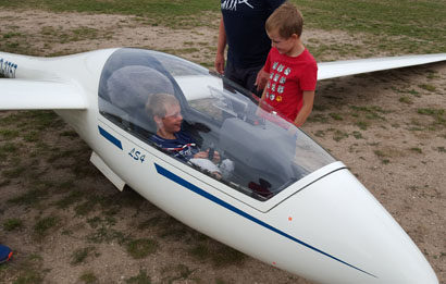 Schülerhort zu Besuch am Flugplatz