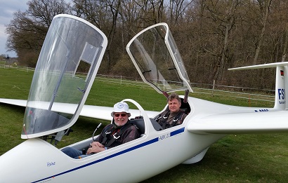 Schülerhort zu Besuch am Flugplatz